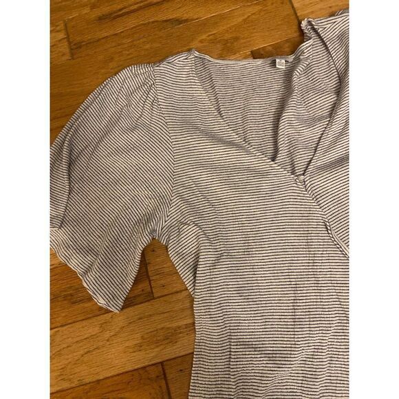 Lucky Brand Women's Striped v-neck Wrap Top With Puff Sleeves size Medium - Picture 3 of 8